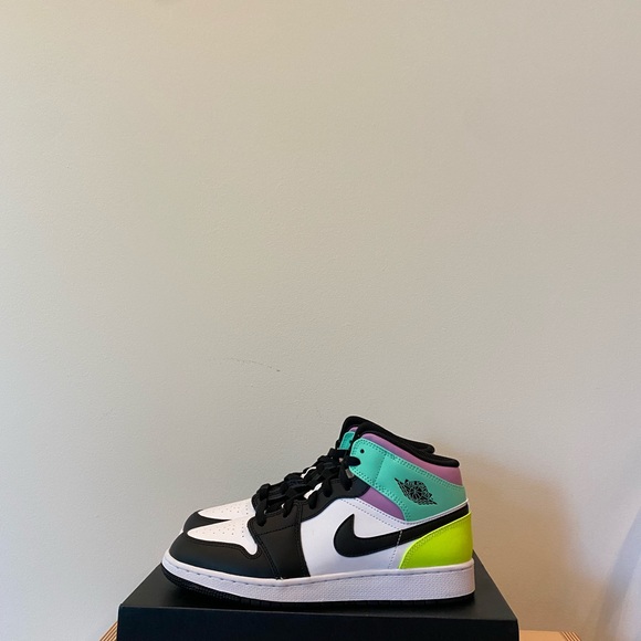 BRAND NEW!! Air Jordan 1s!💚💜💙 - Picture 1 of 2